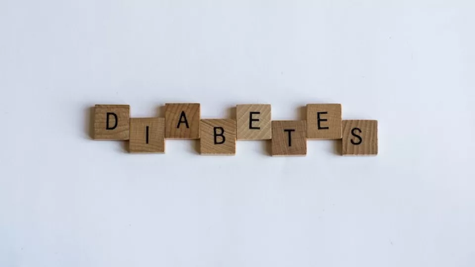 Review look at what we know so far about the link between diabetes type 2 and obesity. Photo: PracticalCures.com