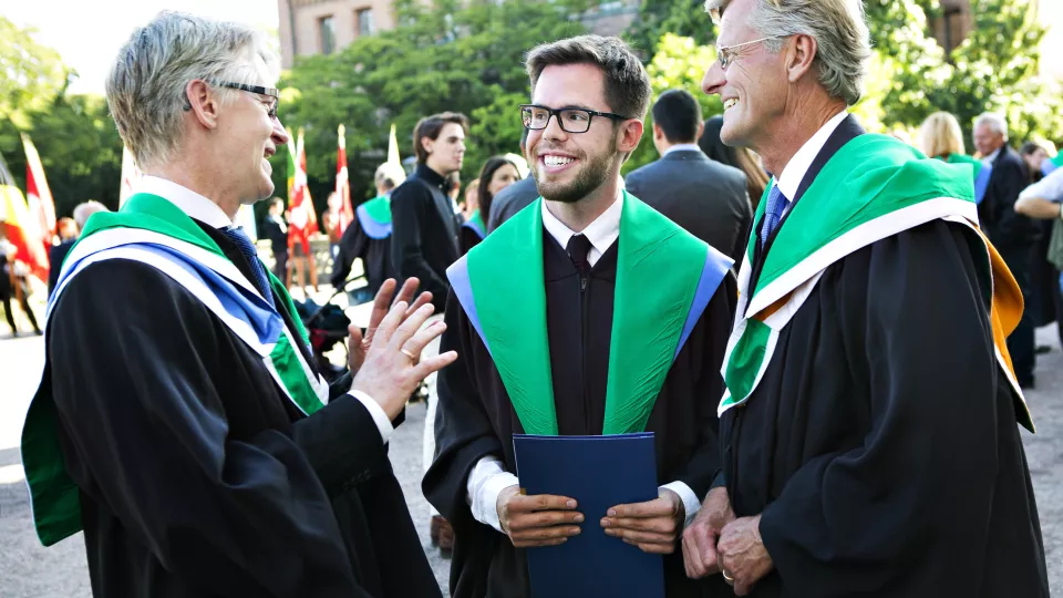 Steven at the IIIEE graduation ceremony on 25 September 2015 together with Jonas Hafström, Chairman of Lund University and Håkan Rodhe, professor at IIIEE