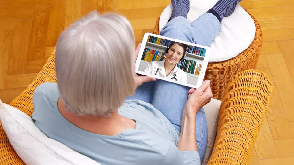 Patient and doctor in a videocall