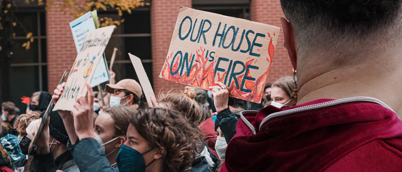 A crowd demonstrating in the streets. Photo.