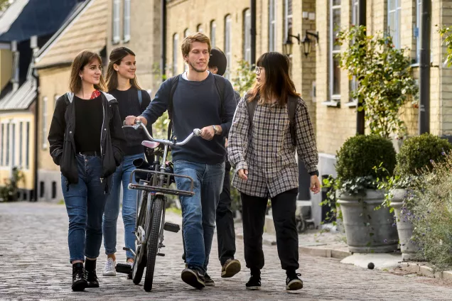 Students walking together in the streets of Lund