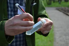 A man holding a test tube. Photo: Minna Wallén-Widung