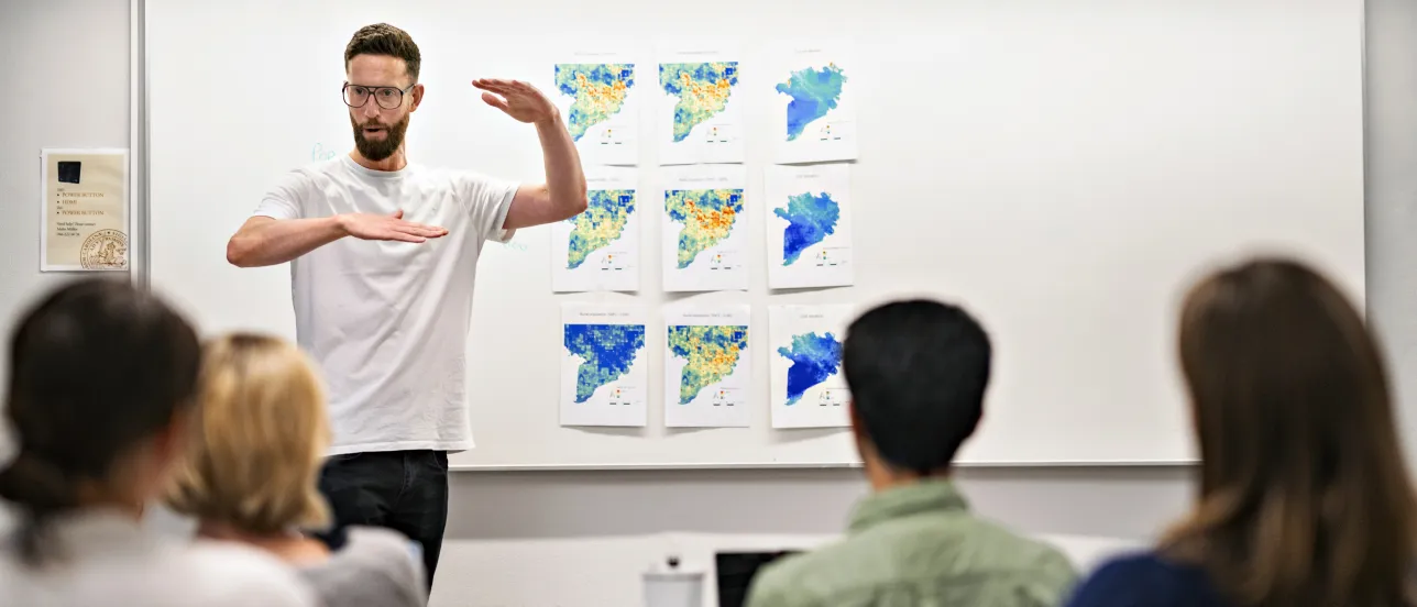 A teacher standing by a whiteboard presenting to students. Photo: Johan Persson.