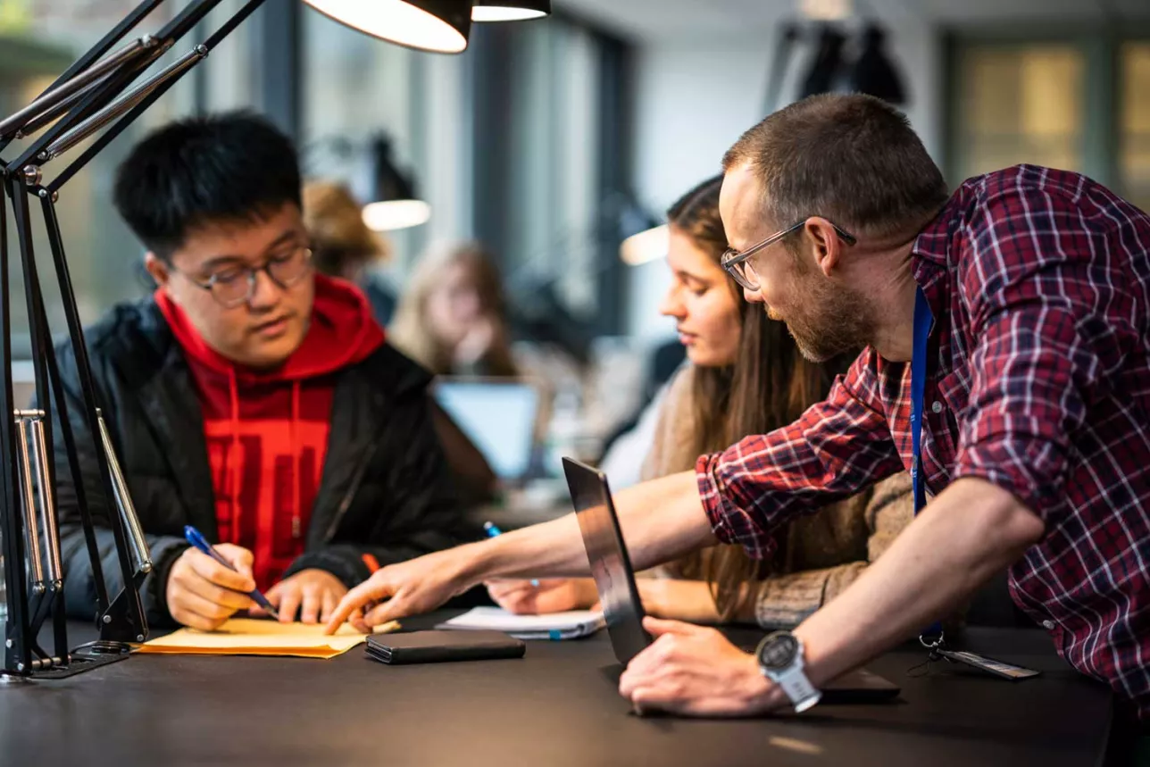 Students getting help from a teacher. Photo: Johan Persson.