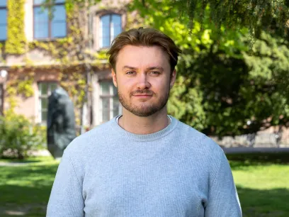 Portrait of student Elias. Photo.