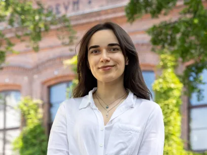 Portrait of student Saida. Photo.