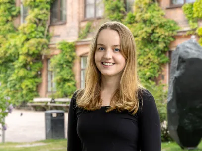 Portrait of student Laurie. Photo.