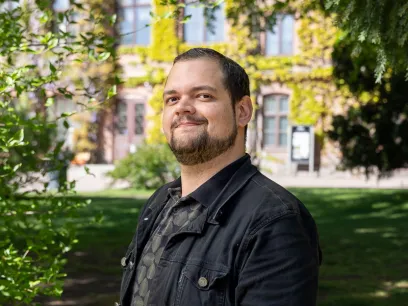 Portrait of student Gustavo. Photo.