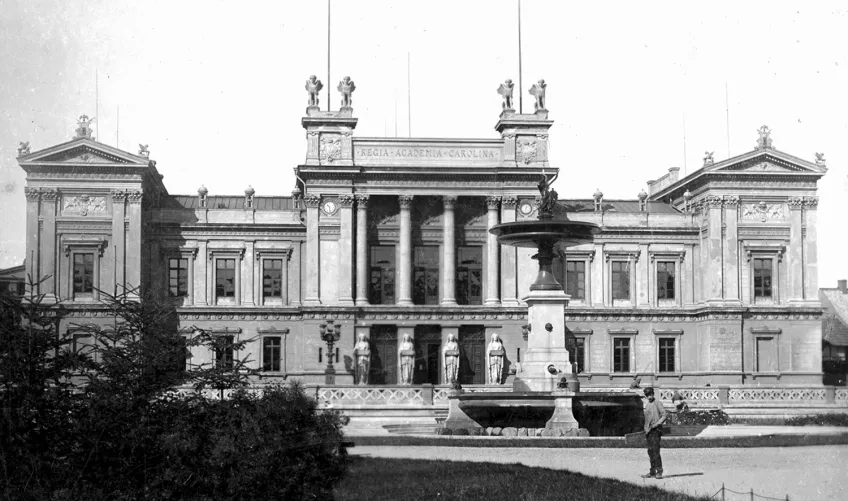 A historical picture of the Main University Building in black and white