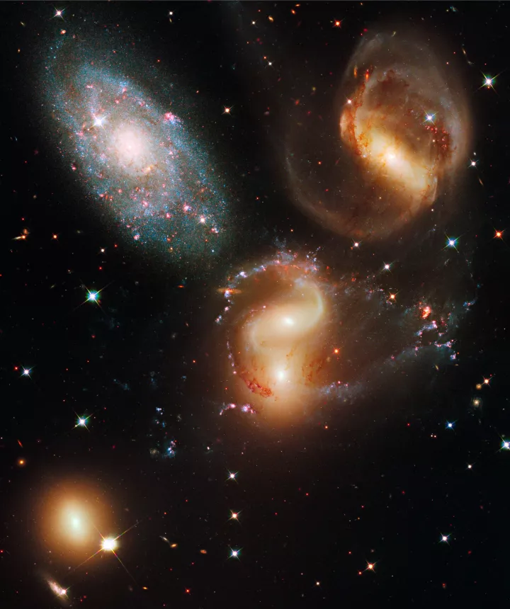 A compact group of interacting galaxies, similar to the chaos of the early days of the Universe (Photo: NASA/ESA, AND THE HUBBLE SM4 ERO TEAM)