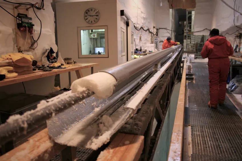 Ice cores in large pipes 