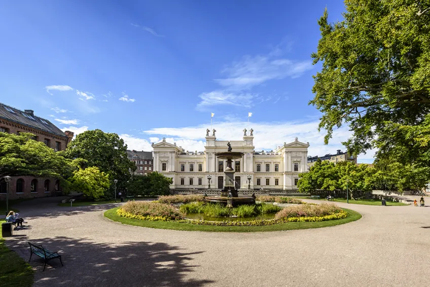 The Main University Building in late summer. Photo: Kennet Ruona.