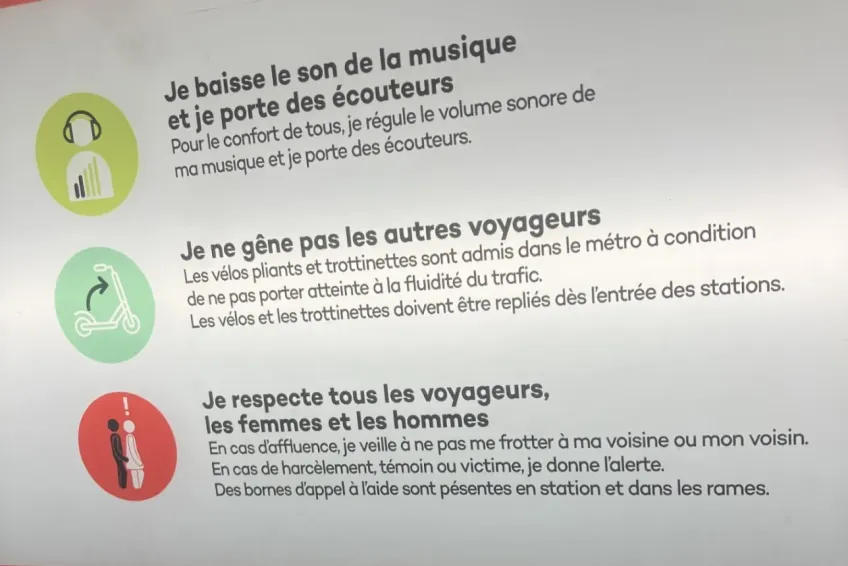 Information signage in the Lille Metro (France). The third point reads 